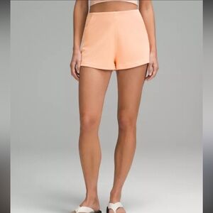 LULULEMON size 12 Ribbed Softstreme High-Rise Short 2"